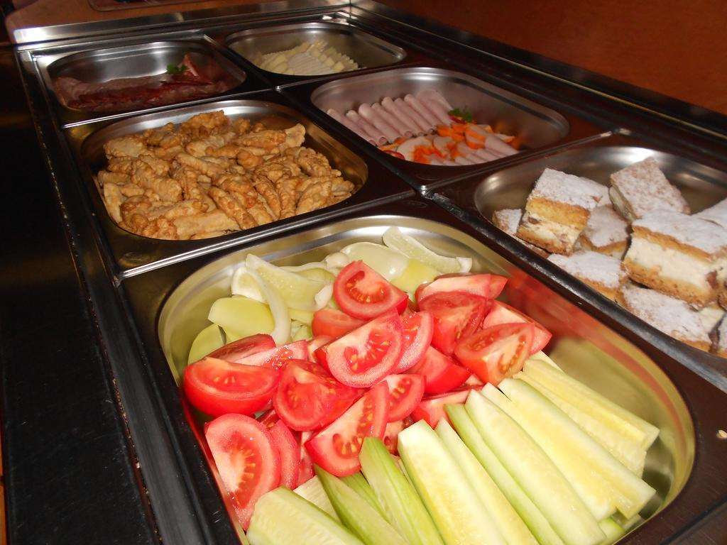 Hotel Ciao Targu Mures Restoran gambar